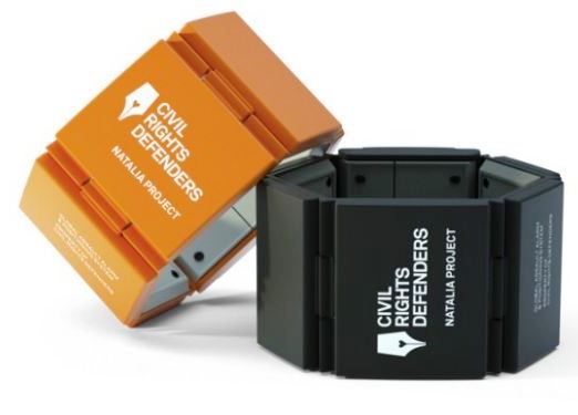 Gelang Anti Penculikan, yang Terhubung ke Facebook dan Twitter